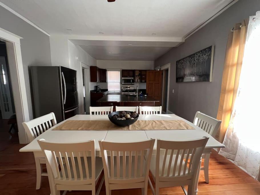 Timelessly Restored Home - Entirely Yours To Enjoy بيلنغز المظهر الخارجي الصورة