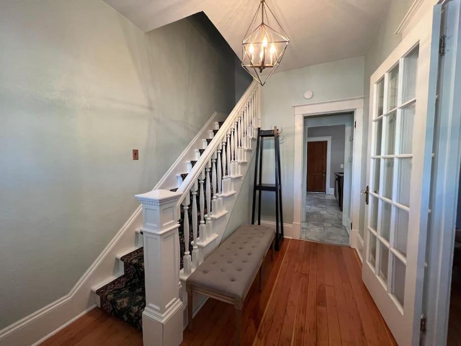Timelessly Restored Home - Entirely Yours To Enjoy بيلنغز المظهر الخارجي الصورة